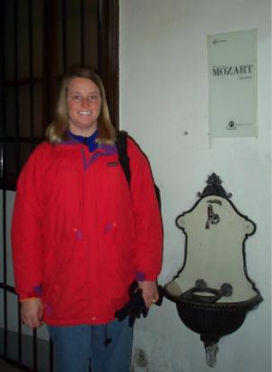 nan-mozart-thumb.jpg (12888 bytes)